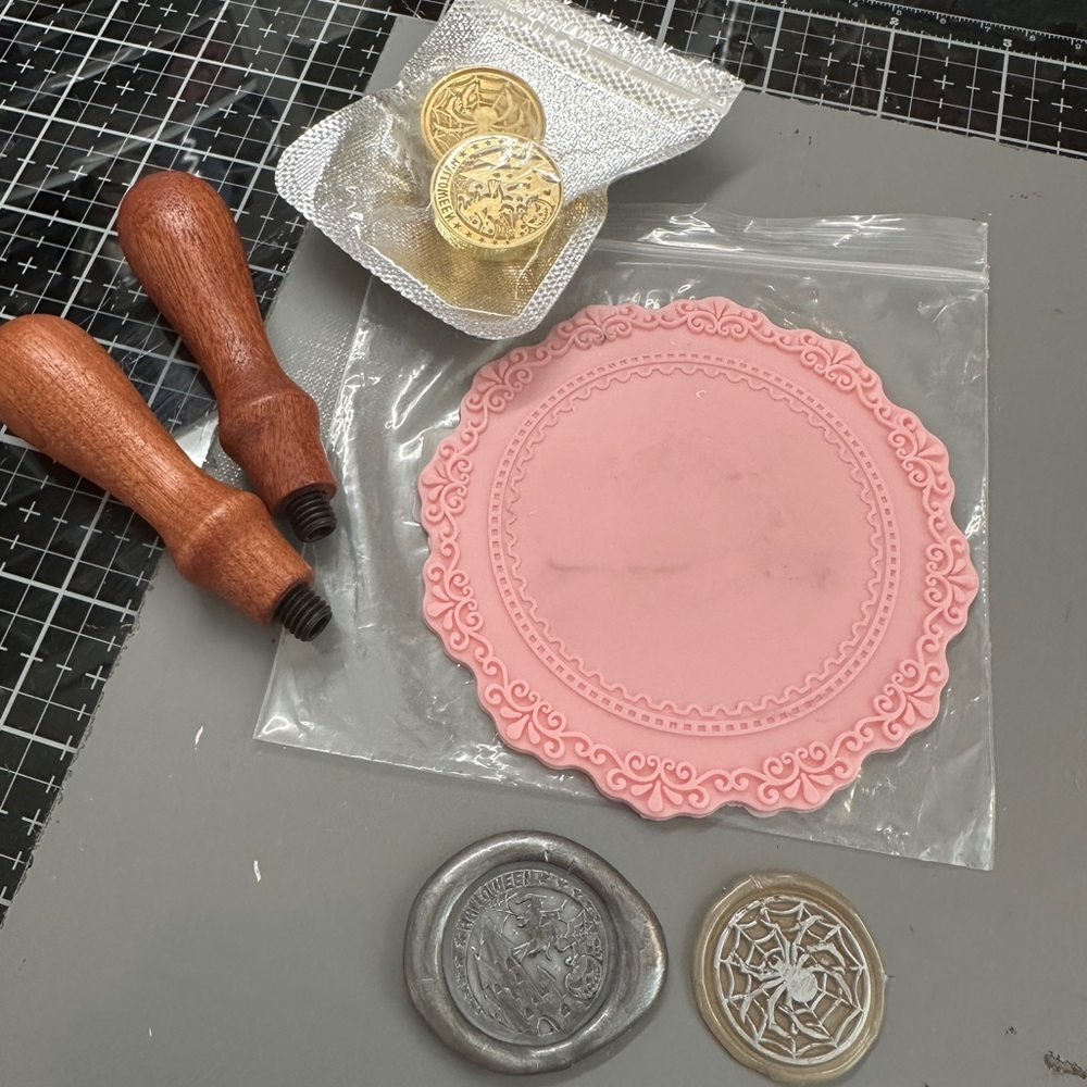 Halloween wax seals, two wooden handles and one silicone mat.